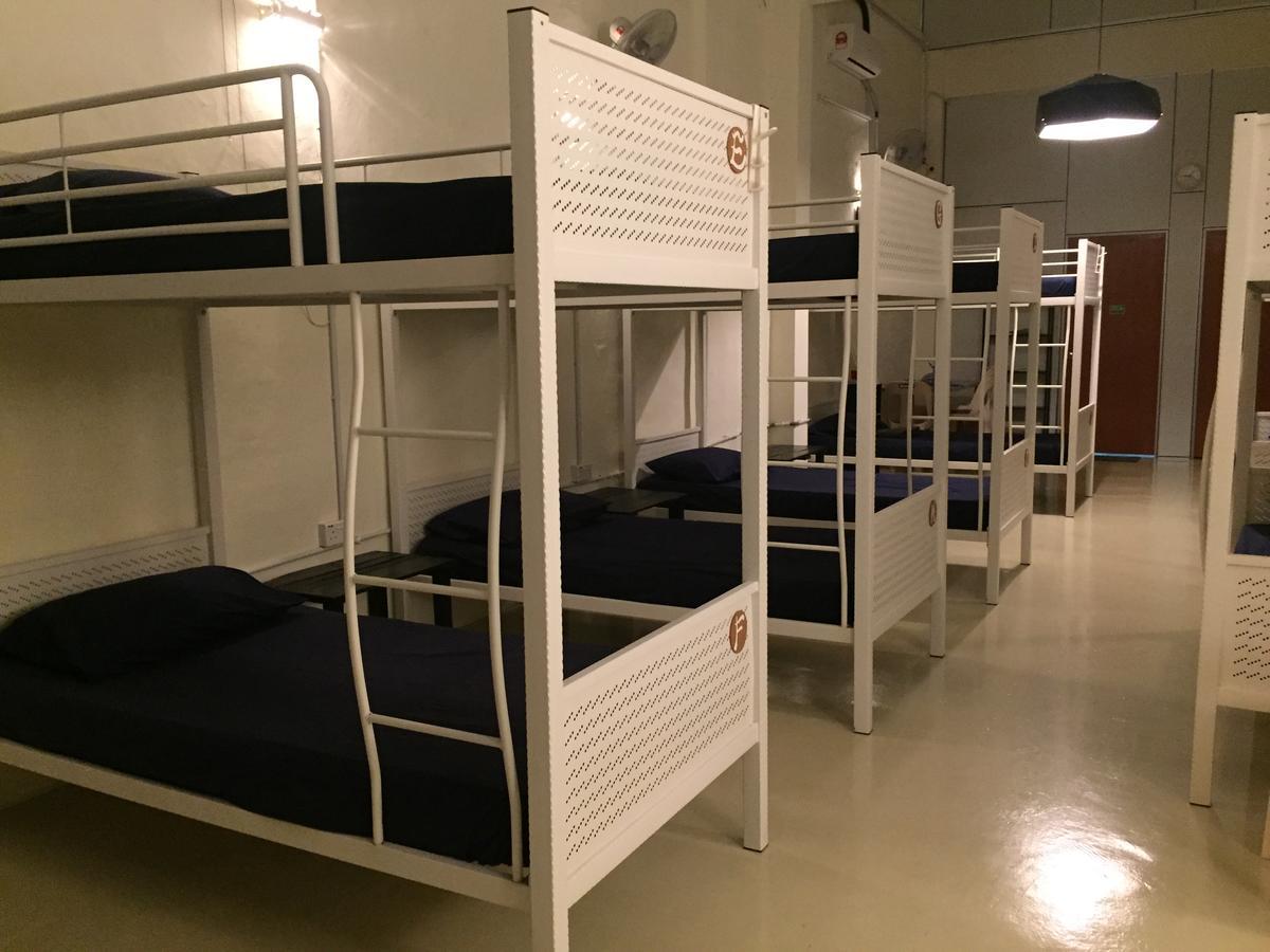 Vloft Backpackers Hostel Ипох Екстериор снимка