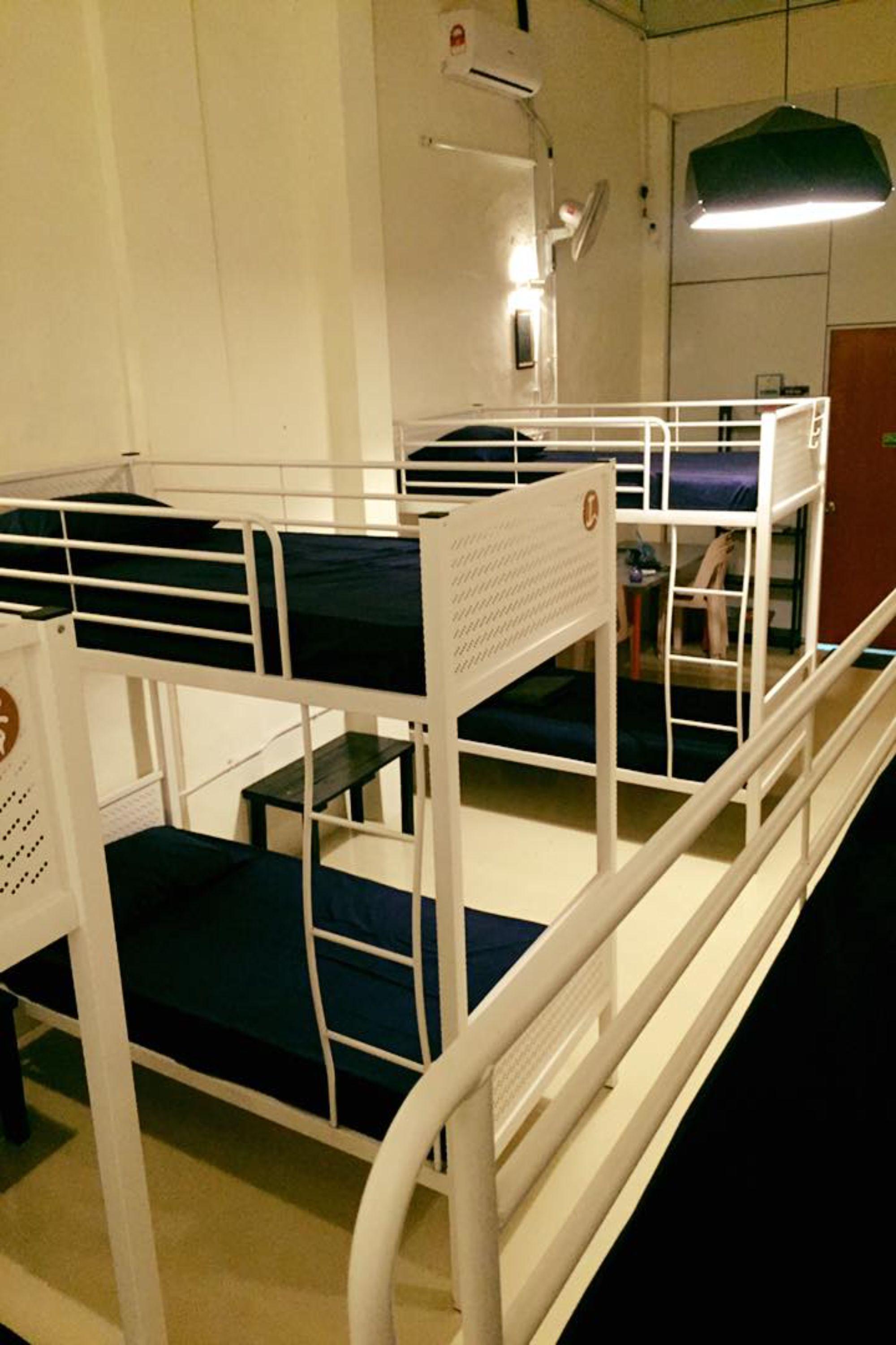 Vloft Backpackers Hostel Ипох Екстериор снимка