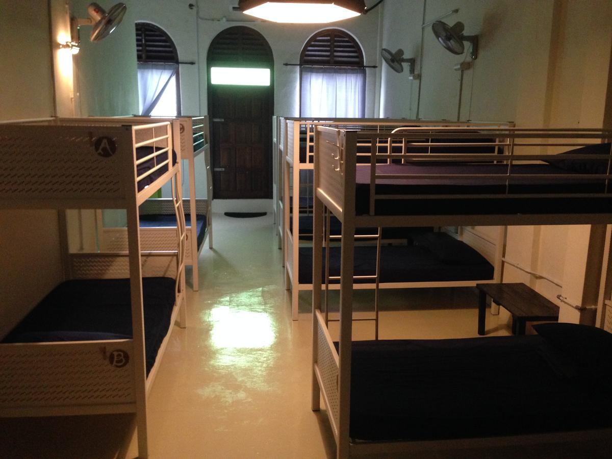 Vloft Backpackers Hostel Ипох Екстериор снимка